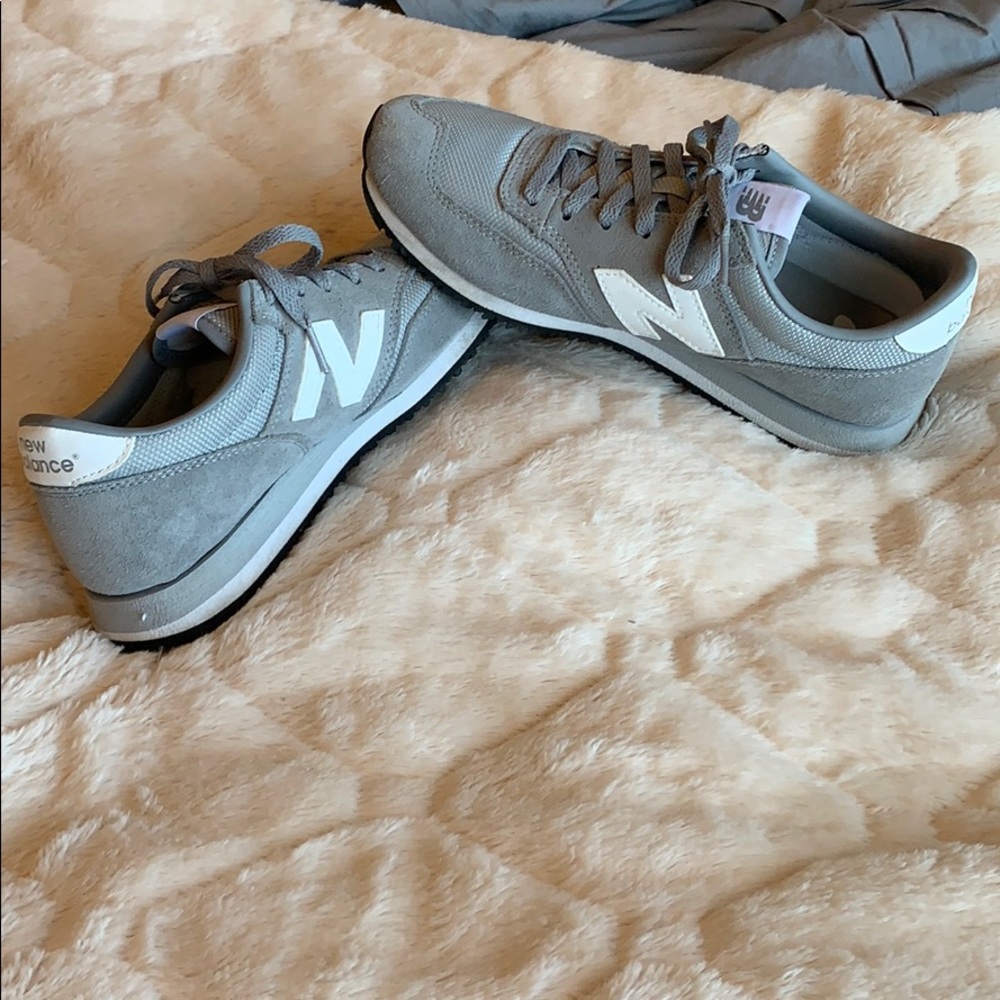 Women’s gray New Balance tennis shoes NEW